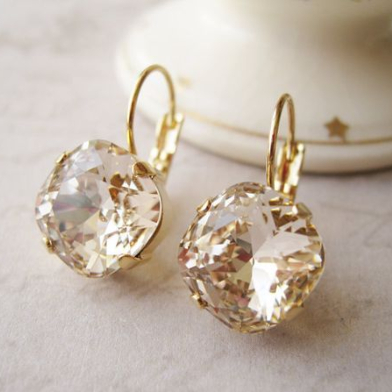 Women Formal Event Wear - Elegante Krallenförmige Ohrstecker mit Künstlichem Zirkonia,