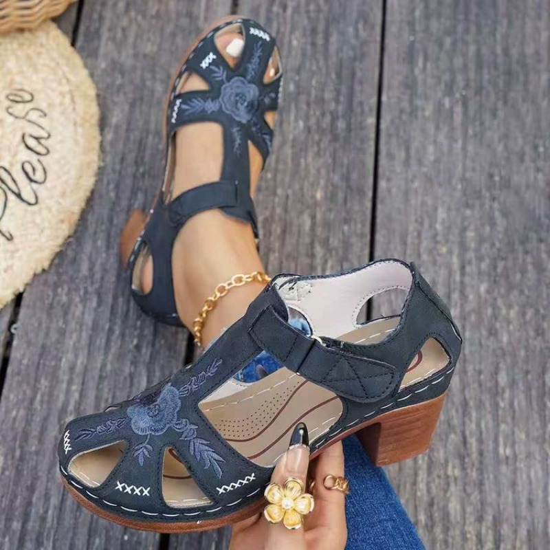 Women Formal Wear Footwear - Damen-Sandalen mit mittelhohem Blockabsatz, Blumenstickerei, Cut-Out-Design,